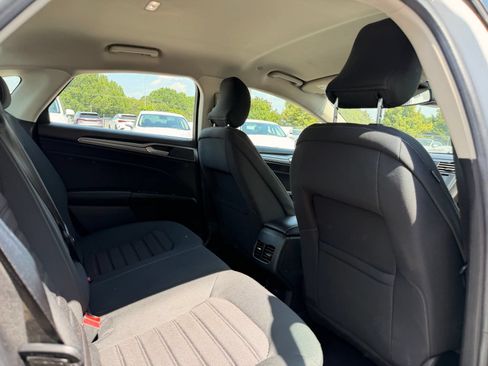 Used 2019 Ford Fusion SE FWD image 17