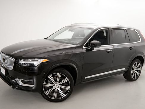 Used 2024 Volvo XC90 T8 Ultimate w/ Protection Package Premier AWD/4WD image 3