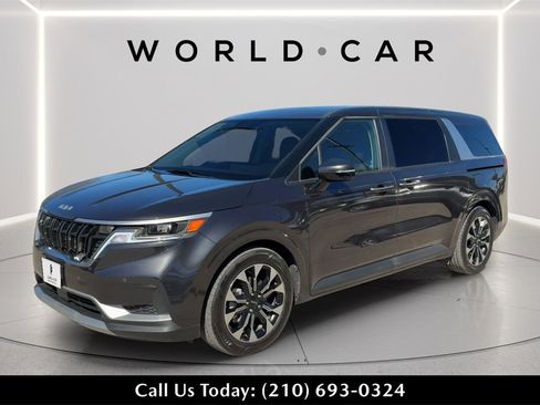 Used 2024 Kia Carnival EX image 7