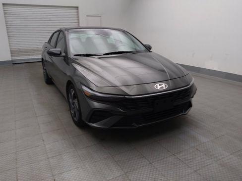 Used 2025 Hyundai Elantra SEL FWD image 14