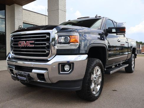 Used 2019 GMC Sierra 2500 SLT w/ Duramax Plus Package AWD/4WD image 2