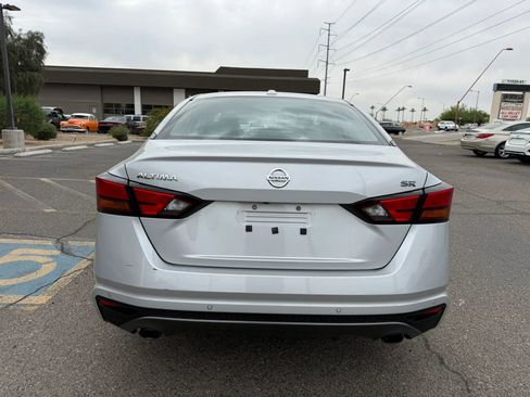 Used 2022 Nissan Altima 2.5 SR FWD image 9