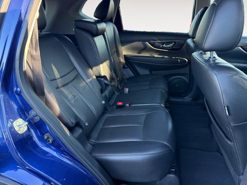 Used 2020 Nissan Rogue SL image 18