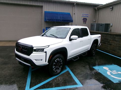 Used 2023 Nissan Frontier PRO-4X w/ Pro Convenience Package image 3