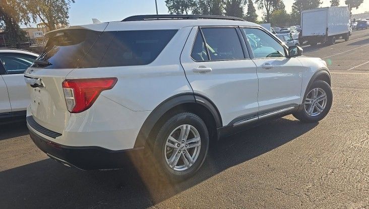 Used 2023 Ford Explorer XLT w/ Equipment Group 202A RWD image 2