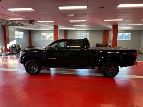 Used 2023 Toyota Tacoma SR5 AWD/4WD image 6