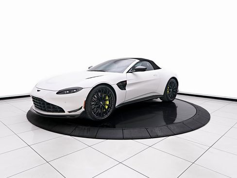 Used 2023 Aston Martin V8 Vantage Roadster image 12