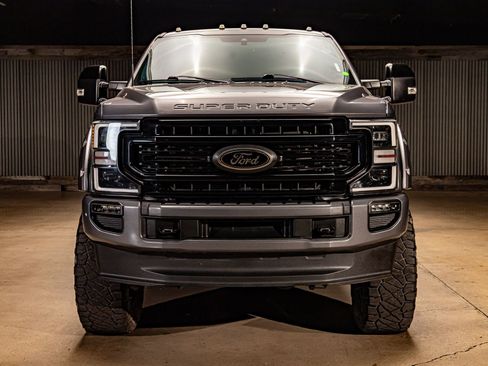 Used 2022 Ford F250 Lariat w/ Black Appearance Package image 2