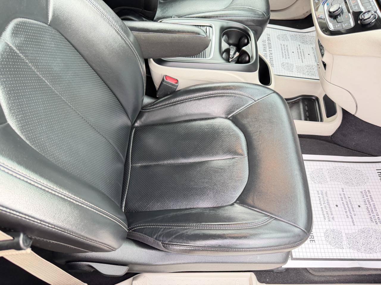 Used 2022 Chrysler Pacifica Touring-L FWD image 50