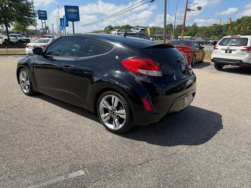 Used 2017 Hyundai Veloster Value Edition image 16