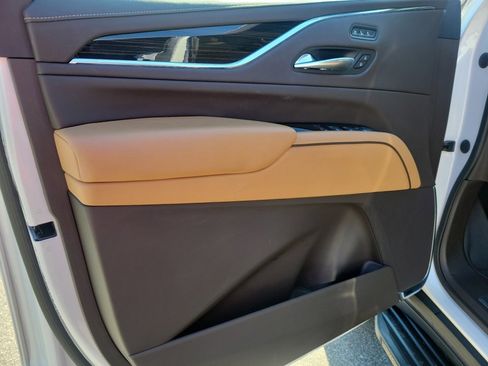 Used 2021 Cadillac Escalade Premium Luxury image 36