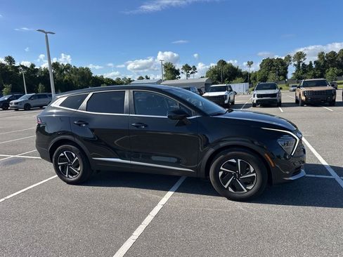 Certified 2025 Kia Sportage LX FWD image 3