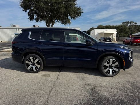 New 2026 Mitsubishi Outlander SEL image 9