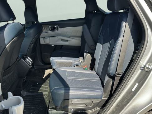 Used 2023 Kia Sorento SX Prestige image 15