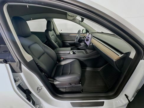 Used 2022 Tesla Model Y Long Range AWD/4WD image 30