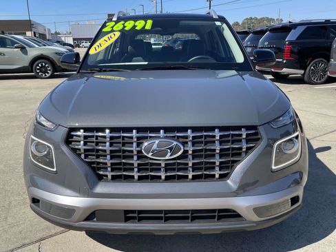 Certified 2025 Hyundai Venue Limited image 6