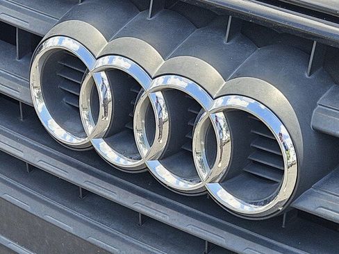 Used 2018 Audi Q3 2.0T Premium Plus w/ Premium Plus Package AWD/4WD image 35