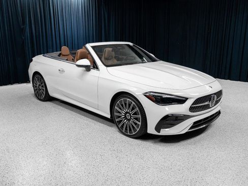 Certified 2026 Mercedes-Benz CLE 300 4MATIC Cabriolet image 4