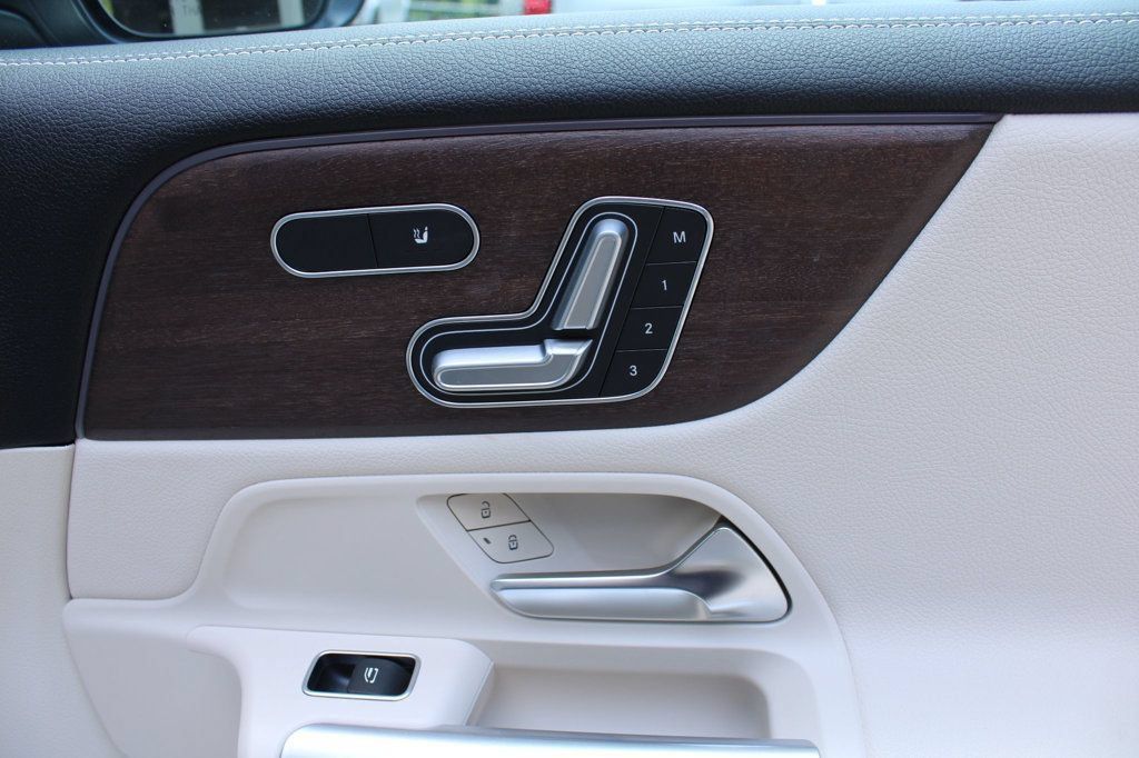 Used 2023 Mercedes-Benz EQB 300 4MATIC image 32