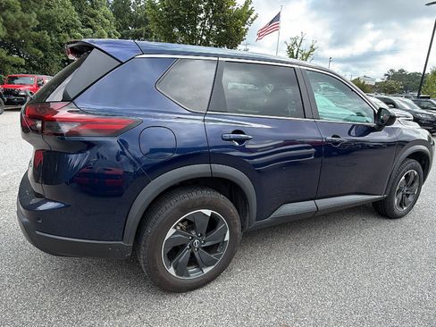 Used 2024 Nissan Rogue SV AWD/4WD image 8