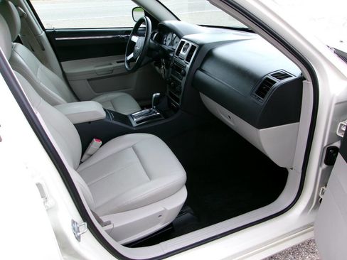 Used 2007 Chrysler 300 Touring RWD image 10