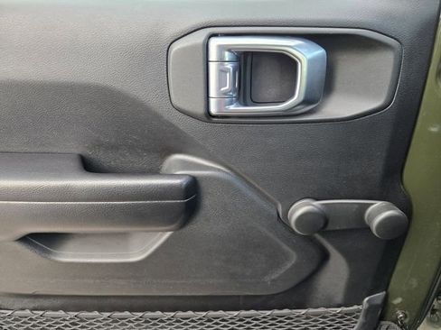 Used 2021 Jeep Gladiator Sport image 20