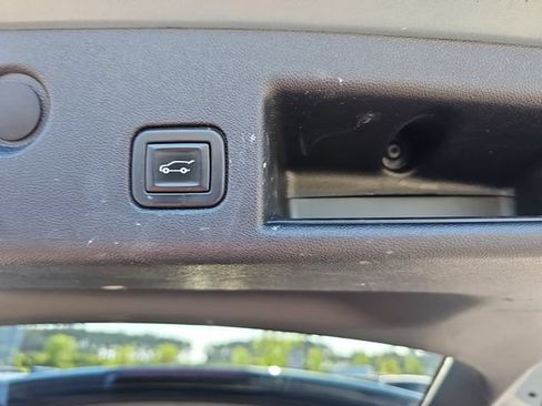 Used 2022 Chevrolet Equinox LT FWD image 17