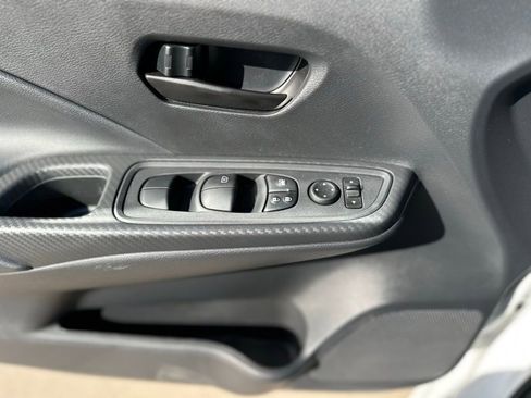 Used 2025 Nissan Versa S w/ Trunk Package image 28