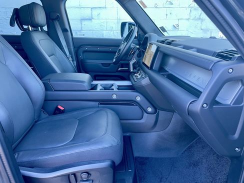 Certified 2025 Land Rover Defender 110 V8 AWD/4WD image 15