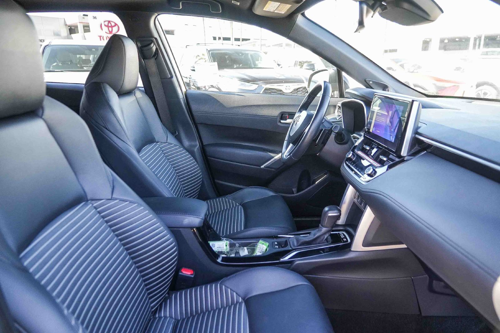 Certified 2023 Toyota Corolla Cross AWD Hybrid w/ Convenience Package image 17