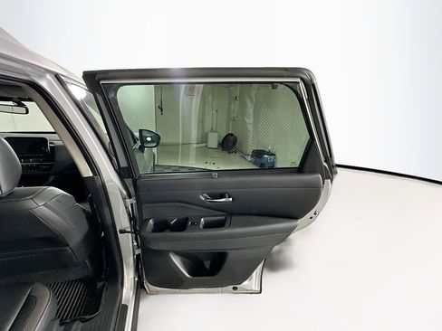 Used 2023 Nissan Pathfinder SL w/ Black Appearance Package image 32