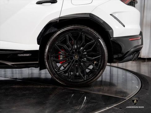 Used 2026 Lamborghini Urus SE AWD/4WD image 9