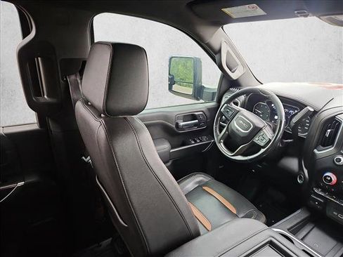 Used 2022 GMC Sierra 2500 AT4 w/ AT4 Preferred Package AWD/4WD image 2