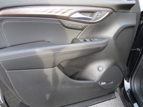 Used 2023 Buick Envision Avenir image 17