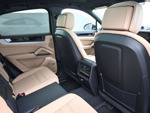 Certified 2026 Porsche Cayenne Coupe AWD/4WD image 7