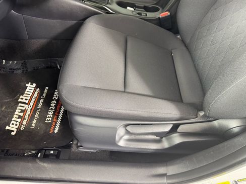 Used 2025 Toyota Corolla LE image 12