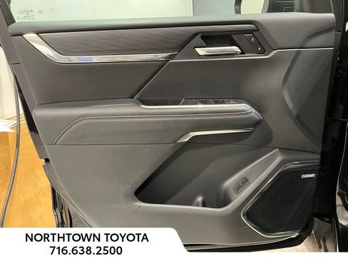 Used 2024 GMC Acadia Elevation image 5