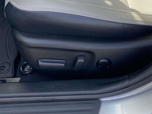 Used 2017 Toyota Camry image 14