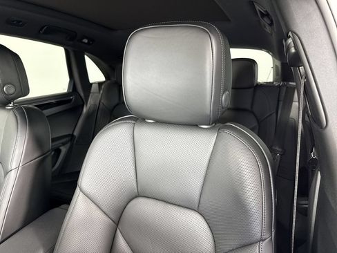 Certified 2025 Porsche Macan AWD/4WD image 41