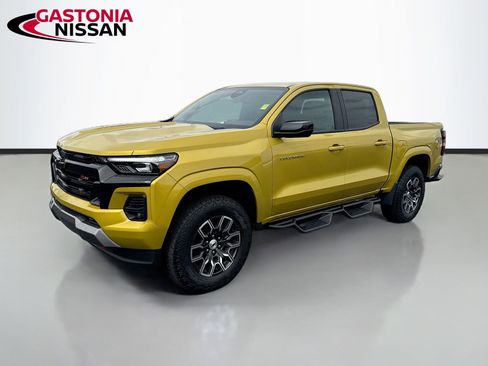 Used 2023 Chevrolet Colorado Z71 w/ Z71 Convenience Package 2 image 3