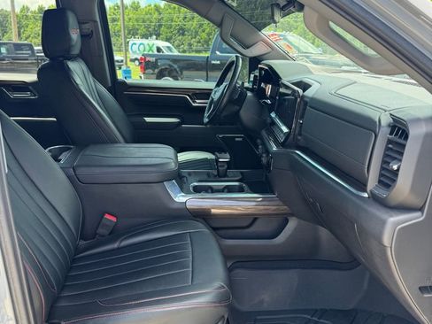 Used 2025 Chevrolet Silverado 1500 RST w/ Convenience Package II RWD image 9