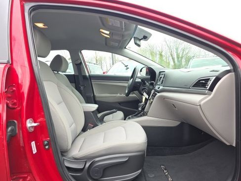 Used 2017 Hyundai Elantra SE image 23