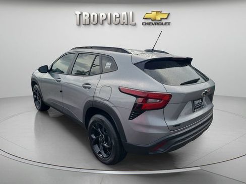 New 2026 Chevrolet Trax LT w/ Midnight Edition FWD image 3