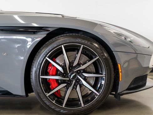 Used 2018 Aston Martin DB11 V12 RWD image 36