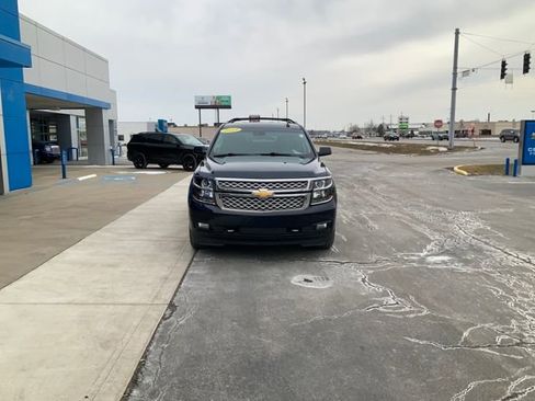 Used 2019 Chevrolet Tahoe LT w/ LT Signature Package image 3
