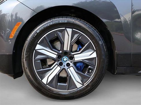 Used 2024 BMW iX xDrive50 w/ Premium Package AWD/4WD image 28