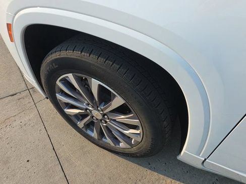 Used 2023 Chevrolet Traverse Premier AWD/4WD image 12
