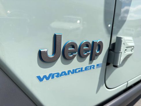 Used 2023 Jeep Wrangler Unlimited w/ Sun & Screen Package AWD/4WD image 78