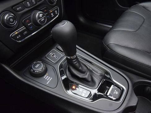 Used 2021 Jeep Cherokee Limited AWD/4WD image 24
