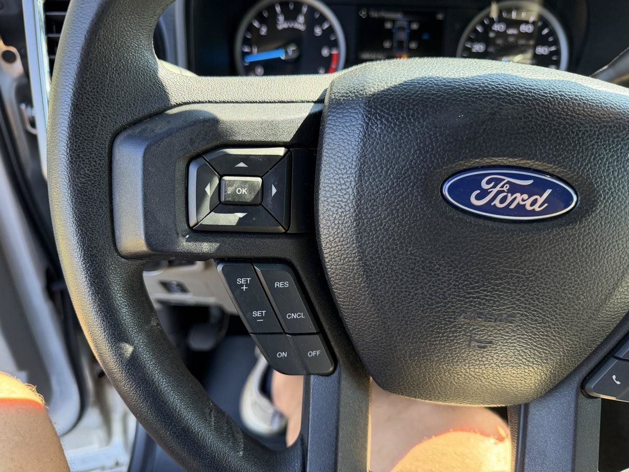 Used 2017 Ford F250 XLT w/ XLT Premium Package AWD/4WD image 28